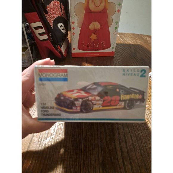 Vintage 1991 Monogram Davy Allison Ford Thunderbird NASCAR Model Race Car Kit - Picture 4 of 4